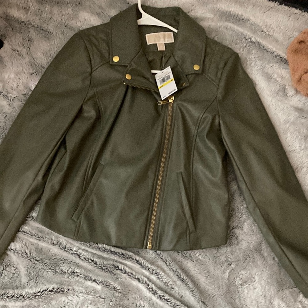 Never worn perfect condition.